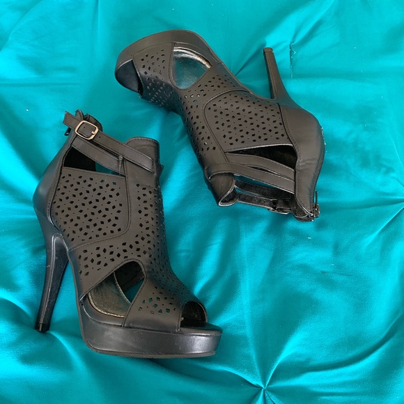 Open toe Booties - Picture 3 of 8